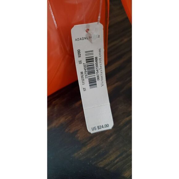 NEW WITH TAGS VICTORIA SECRET GIFT SET - Picture 6 of 6